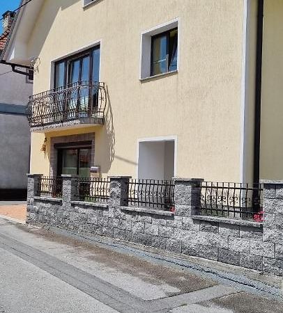 Apartma Zele Postojna Exterior foto